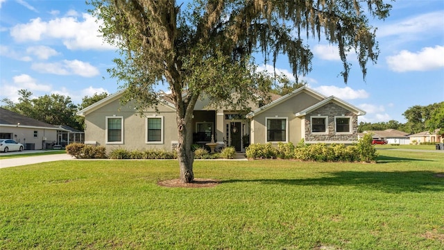 6372 English Creek Dr, Lakeland, FL 33811 - single story home featuring a front yard, stucco siding, and stone siding