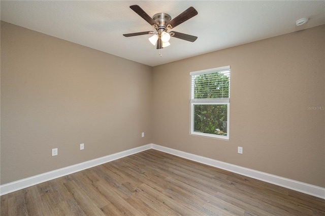 4189 Radford Rd, Bartow, FL 33830 - spare room featuring wood finished floors, baseboards, ceiling fan, and a smoke detector