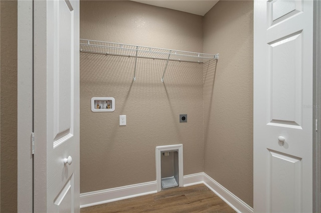 4189 Radford Rd, Bartow, FL 33830 - laundry room featuring dark wood finished floors, hookup for a washing machine, baseboards, and hookup for an electric dryer