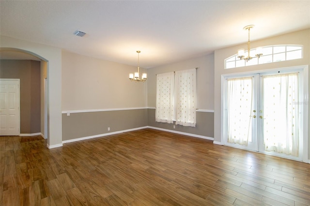 6626 Royal Forest Dr, Lakeland, FL 33811 - interior space with arched walkways, wood finished floors, an inviting chandelier, and visible vents