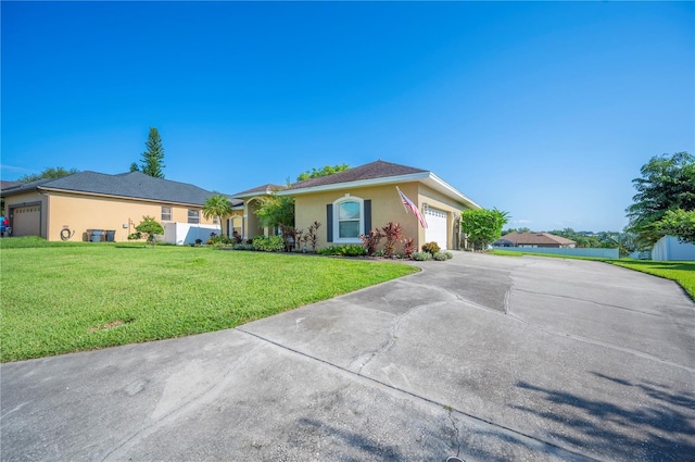 6720 Highlands Creek Loop, Lakeland, FL 33813 - ranch-style house featuring an attached garage, concrete driveway, stucco siding, and a front lawn