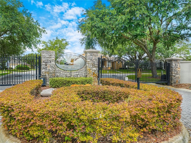 3300 Hawks Ridge Dr, Lakeland, FL 33810 - community / neighborhood sign featuring fence and a gate