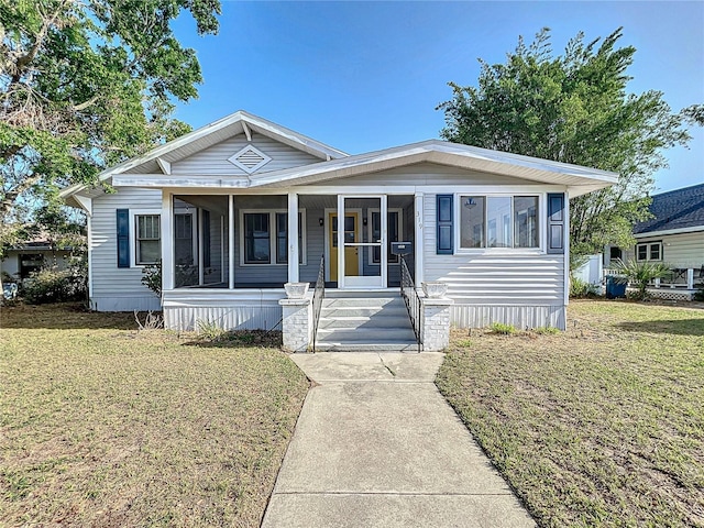 view of front facade with a front lawn