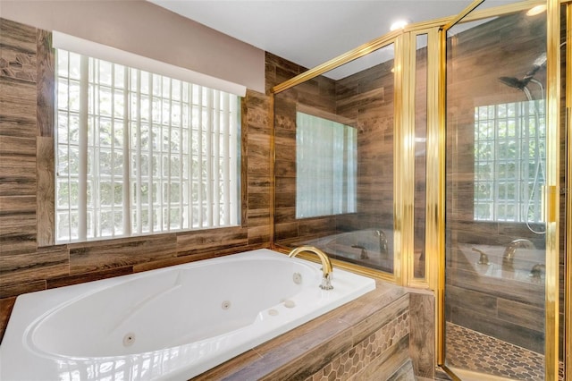 12301 Jim Edwards Rd, Haines City, FL 33844 - bathroom with a stall shower and a whirlpool tub