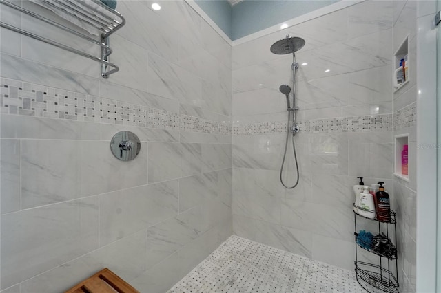 9004 Selph Rd, Lakeland, FL 33810 - bathroom featuring a tile shower
