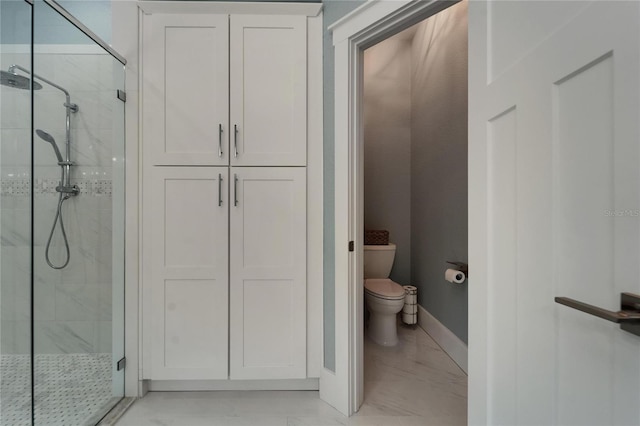 9004 Selph Rd, Lakeland, FL 33810 - bathroom with a marble finish shower, toilet, marble finish floor, and baseboards