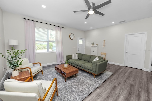 living area featuring ceiling fan, visible vents, recessed lighting, wood finished floors, and baseboards