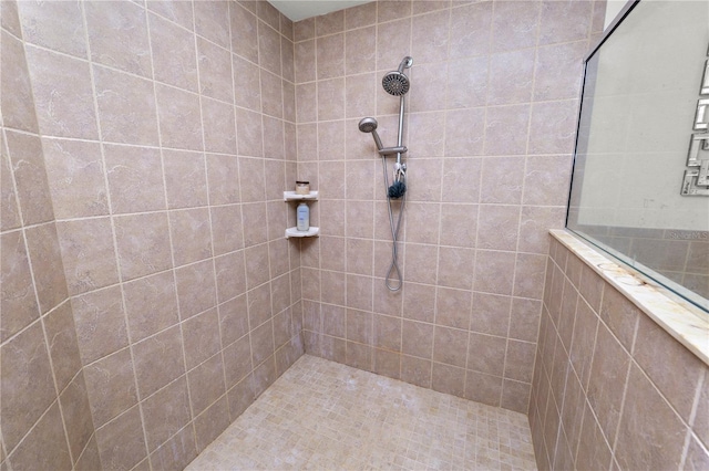 full bathroom featuring a tile shower