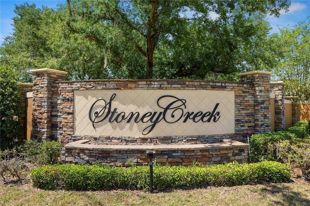 view of community / neighborhood sign