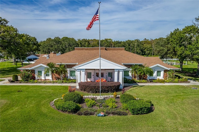 view of front of house with a front lawn
