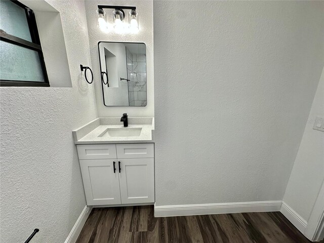 2527 Dons Pl, Lakeland, FL 33801 - bathroom featuring wood finished floors, vanity, baseboards, and a textured wall
