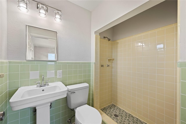 1502 Edgewater Beach Dr, Lakeland, FL 33805 - full bath with tile walls, toilet, a shower stall, and wainscoting