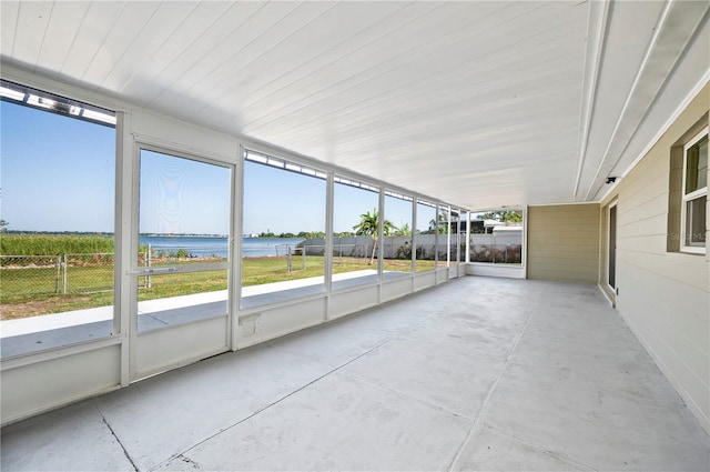 1502 Edgewater Beach Dr, Lakeland, FL 33805 - unfurnished sunroom featuring a healthy amount of sunlight and a water view