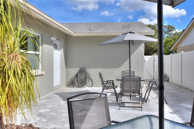13032 Cumberland Dr, Largo, FL 33773 - view of patio / terrace with fence and outdoor dining space