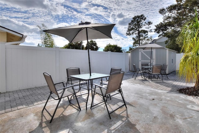 13032 Cumberland Dr, Largo, FL 33773 - view of patio featuring a fenced backyard, an outbuilding, a storage shed, and outdoor dining space