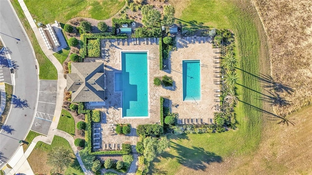 613 Sarner Pass Way, Winter Haven, FL 33881 - bird's eye view of a pool
