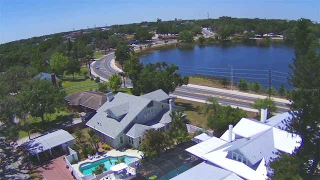 934 Lake Elbert Dr SE, Winter Haven, FL 33880 - aerial view of a pool area and a nearby body of water