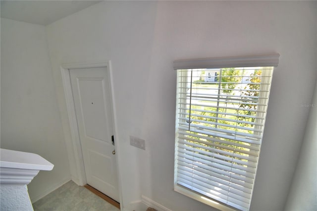 foyer entrance featuring baseboards