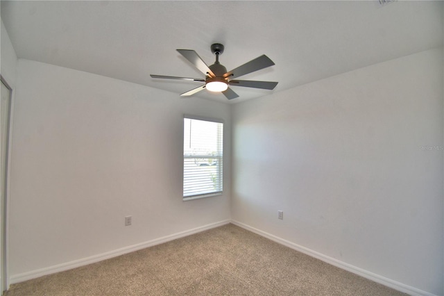 unfurnished room featuring ceiling fan, light carpet, and baseboards