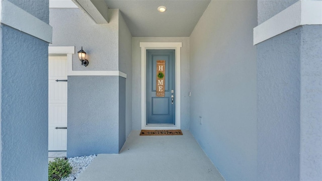 view of exterior entry with stucco siding