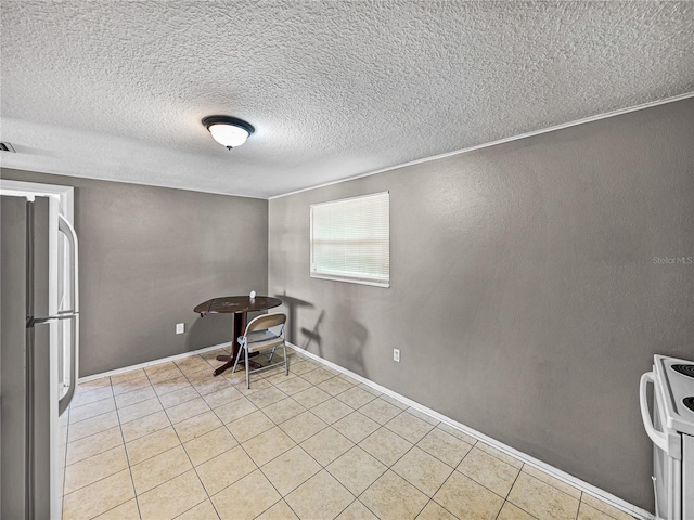 1720 Kendrick Ln, Lakeland, FL 33805 - unfurnished dining area featuring light tile patterned floors, a textured ceiling, and baseboards