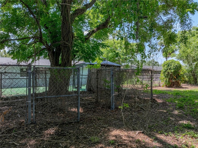 1720 Kendrick Ln, Lakeland, FL 33805 - view of yard featuring fence