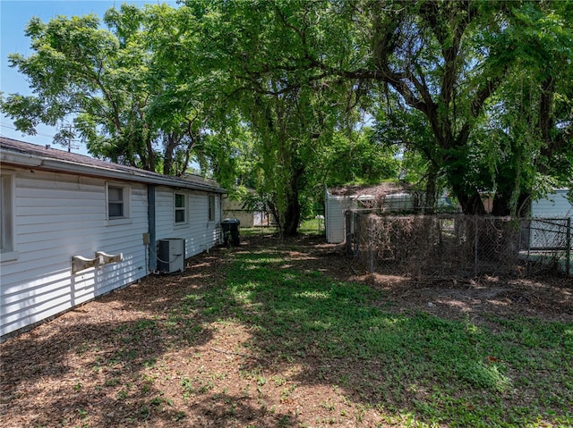 1720 Kendrick Ln, Lakeland, FL 33805 - view of yard featuring fence and central AC unit