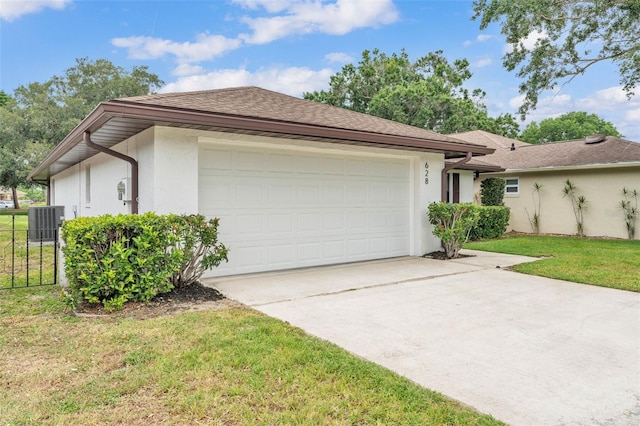view of front facade featuring a front yard, cooling unit, stucco siding, an attached garage, and driveway
