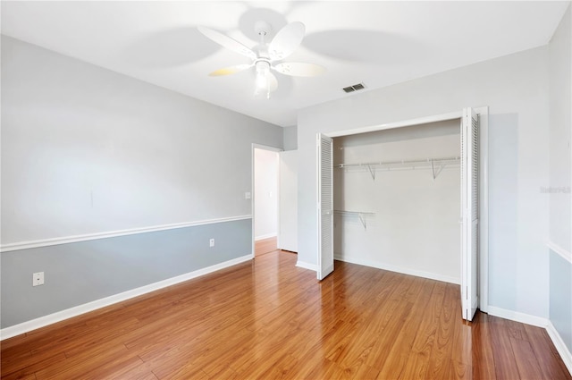 unfurnished bedroom with a closet, light wood finished floors, baseboards, and a ceiling fan