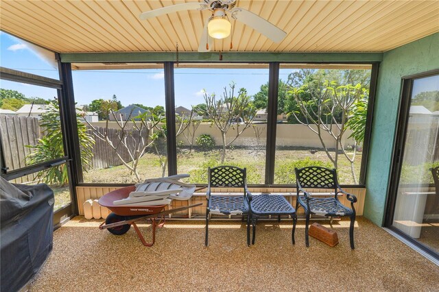sunroom featuring ceiling fan