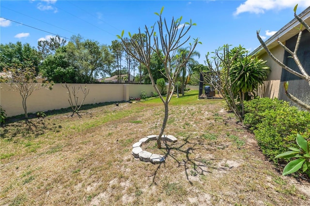 view of yard featuring a fenced backyard