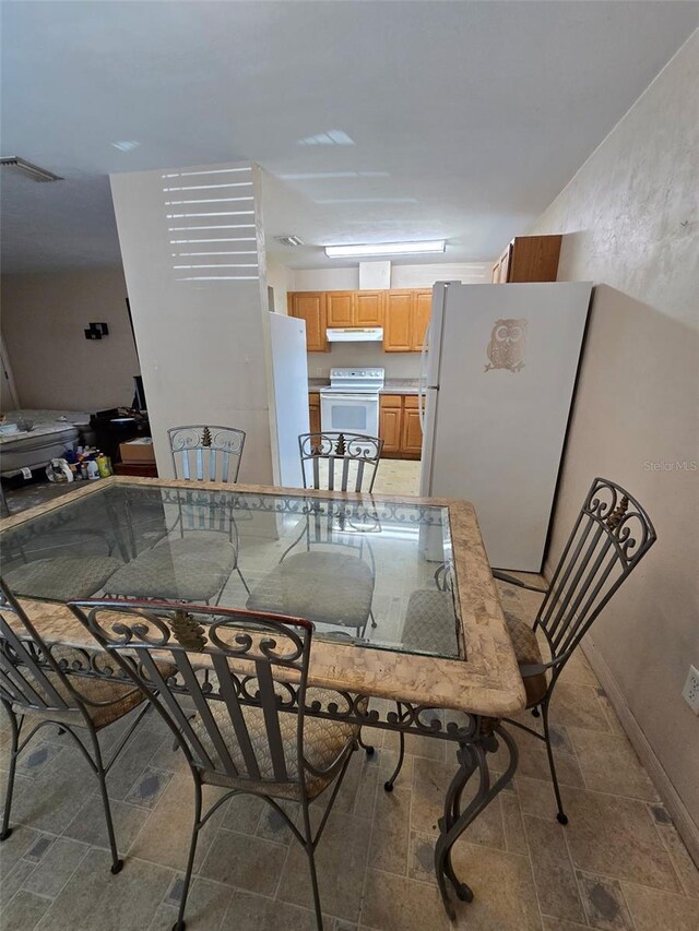 911 White Ln NE, Steinhatchee, FL 32359 - view of dining area