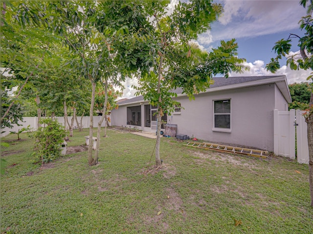 2033 Normandy Heights Dr, Winter Haven, FL 33880 - back of house with stucco siding and a sunroom