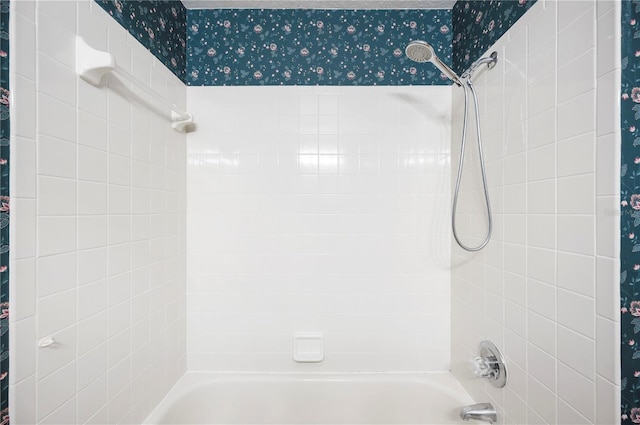 3226 Cherry Hill Cir S, Lakeland, FL 33810 - full bathroom featuring wallpapered walls and shower / bath combo