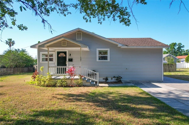 737 Kensington St, Lakeland, FL 33803 - bungalow-style house with fence, roof with shingles, and a front yard