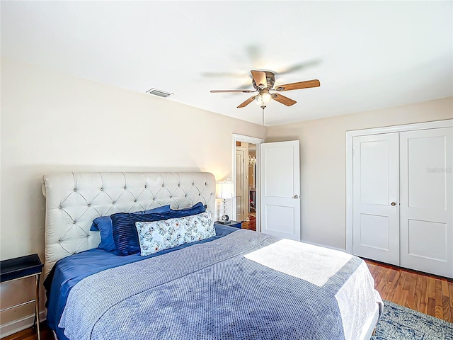 737 Kensington St, Lakeland, FL 33803 - bedroom with visible vents, wood finished floors, ceiling fan, and a closet