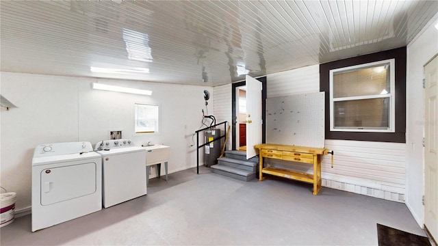 410 Orange St, Bradley, FL 33835 - washroom featuring separate washer and dryer, water heater, a sink, and laundry area