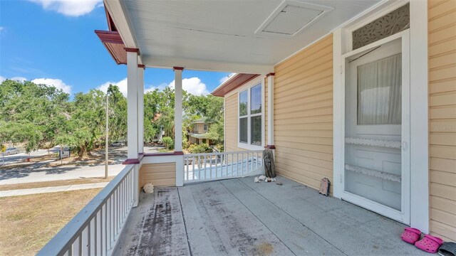 410 S Broadway Ave, Bartow, FL 33830 - balcony with a porch