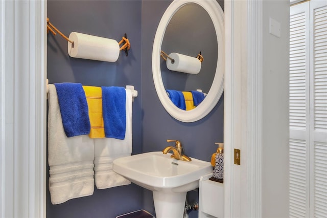 4116 4th Ave NE, Bradenton, FL 34208 - bathroom featuring a sink