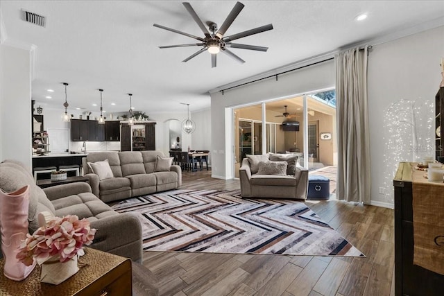 living room with recessed lighting, visible vents, ceiling fan, and baseboards