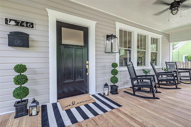746 Mississippi Ave, Lakeland, FL 33801 - view of exterior entry featuring a porch and a ceiling fan