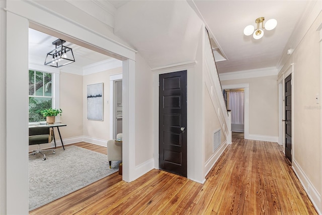 746 Mississippi Ave, Lakeland, FL 33801 - entryway featuring an inviting chandelier, light wood-style floors, visible vents, baseboards, and ornamental molding