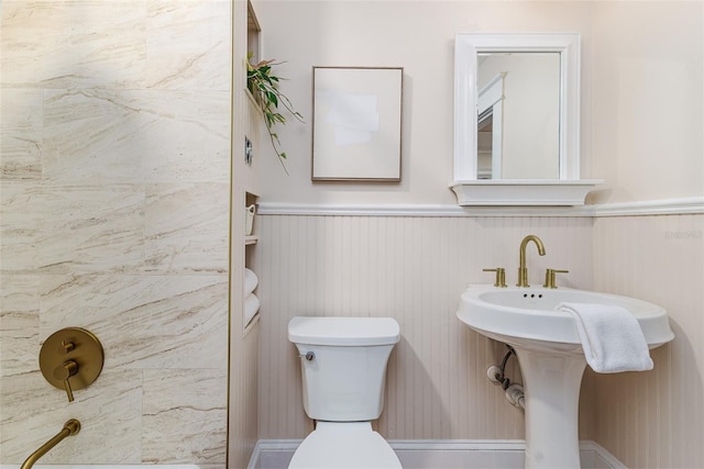 746 Mississippi Ave, Lakeland, FL 33801 - bathroom with a wainscoted wall and toilet