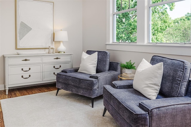 746 Mississippi Ave, Lakeland, FL 33801 - sitting room featuring dark wood finished floors