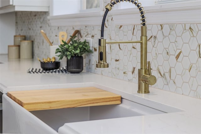 746 Mississippi Ave, Lakeland, FL 33801 - details featuring tasteful backsplash and light countertops