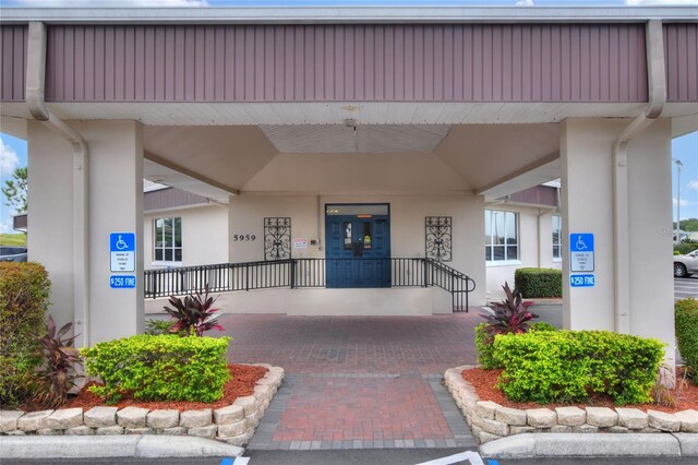 525 Eagle Run, Lakeland, FL 33809 - doorway to property with stucco siding