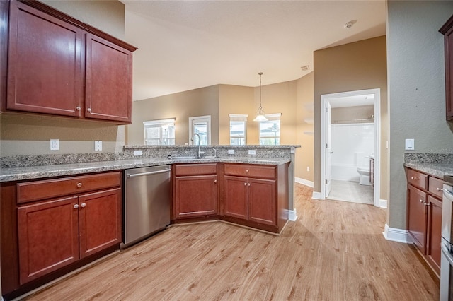 2933 Blackwater Oaks Dr, Mulberry, FL 33860 - kitchen with a peninsula, dishwasher, light wood-style flooring, and a sink