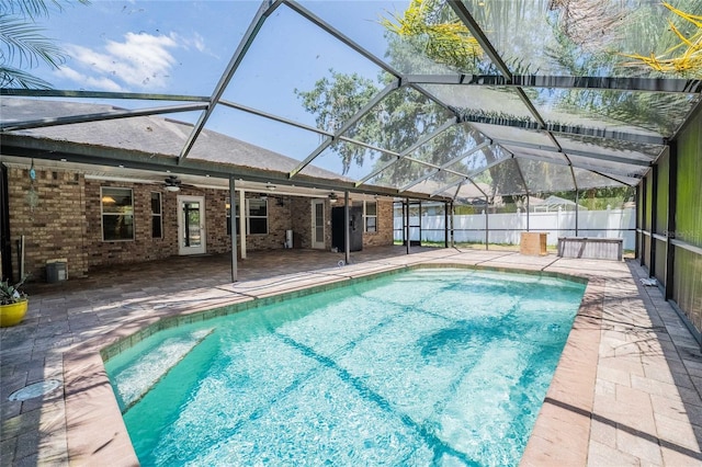 2933 Blackwater Oaks Dr, Mulberry, FL 33860 - view of swimming pool featuring fence, ceiling fan, a fenced in pool, a patio, and a lanai