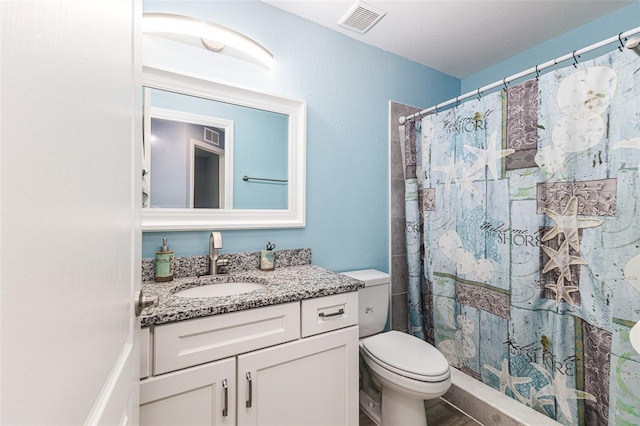 full bath featuring visible vents, curtained shower, toilet, and vanity