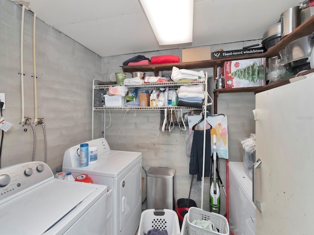 427 Longfellow Blvd, Lakeland, FL 33801 - laundry room featuring laundry area and washer and dryer